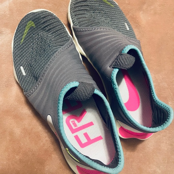 Nike running free rn flyknit girls size 3Y - Picture 3 of 6